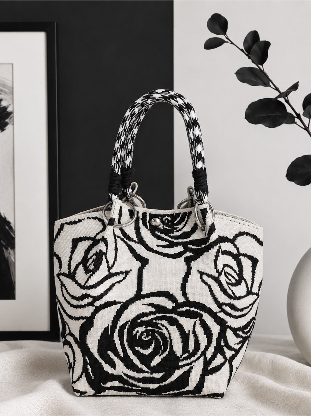 🆕🆕🆕❤️Black & White Magnolia Mini Tote Handbag